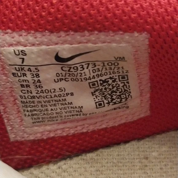 Nike Air Max, Red White & Blue rare tennis shoe. Women’s size 7. - Picture 6 of 7